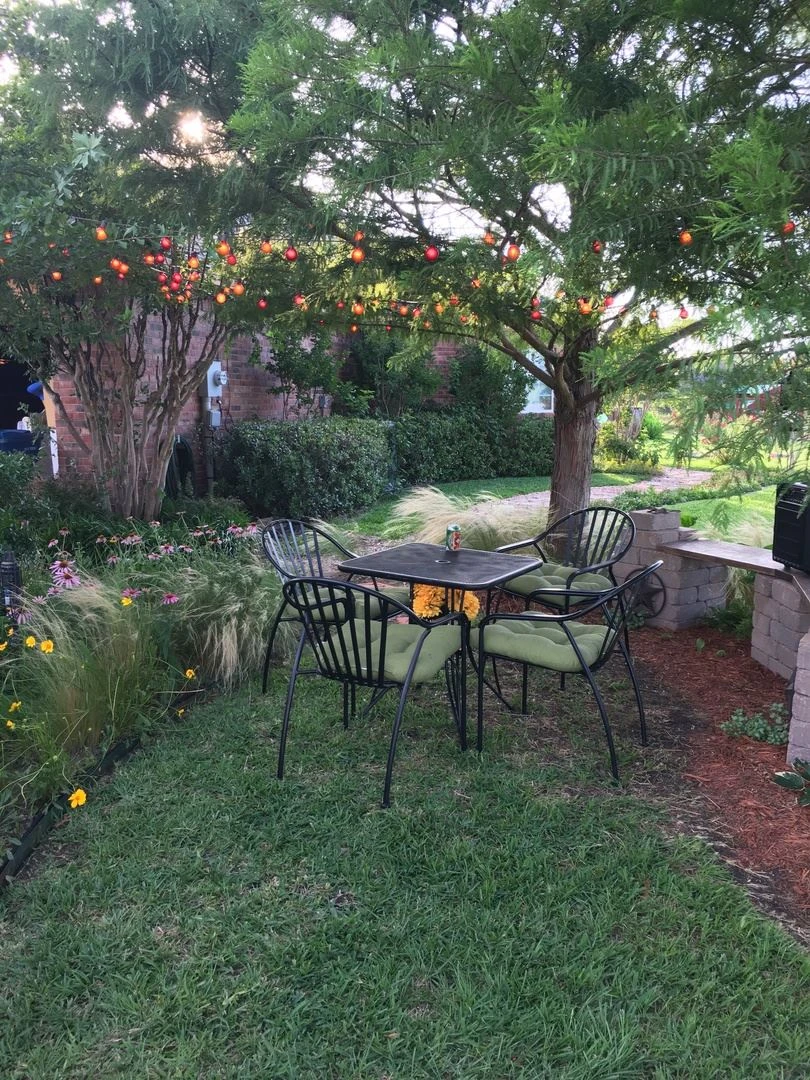 Red Satin G40 Globe Replacement Bulbs 25 Pack 6 Red Satin G40 Globe Replacement Bulbs 25 Pack - Image 6