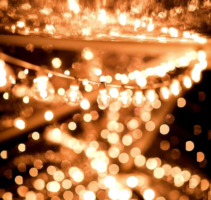 100 G30 Globe String Light Set With Clear Bulbs On White Wire 2 100 G30 Globe String Light Set With Clear Bulbs On White Wire - Image 2