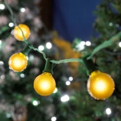 100 G40 Globe String Light Set With Yellow Bulbs On Green Wire -Christmas Lights Series 0032376 100 g40 globe string light set with yellow bulbs on green wire