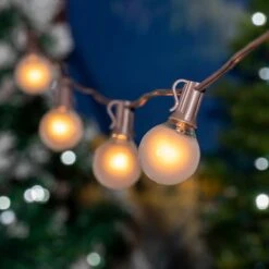 100 G40 Globe String Light Set With Frosted White Bulbs On Brown Wire -Christmas Lights Series 0032627 100 g40 globe string light set with frosted white bulbs on brown wire