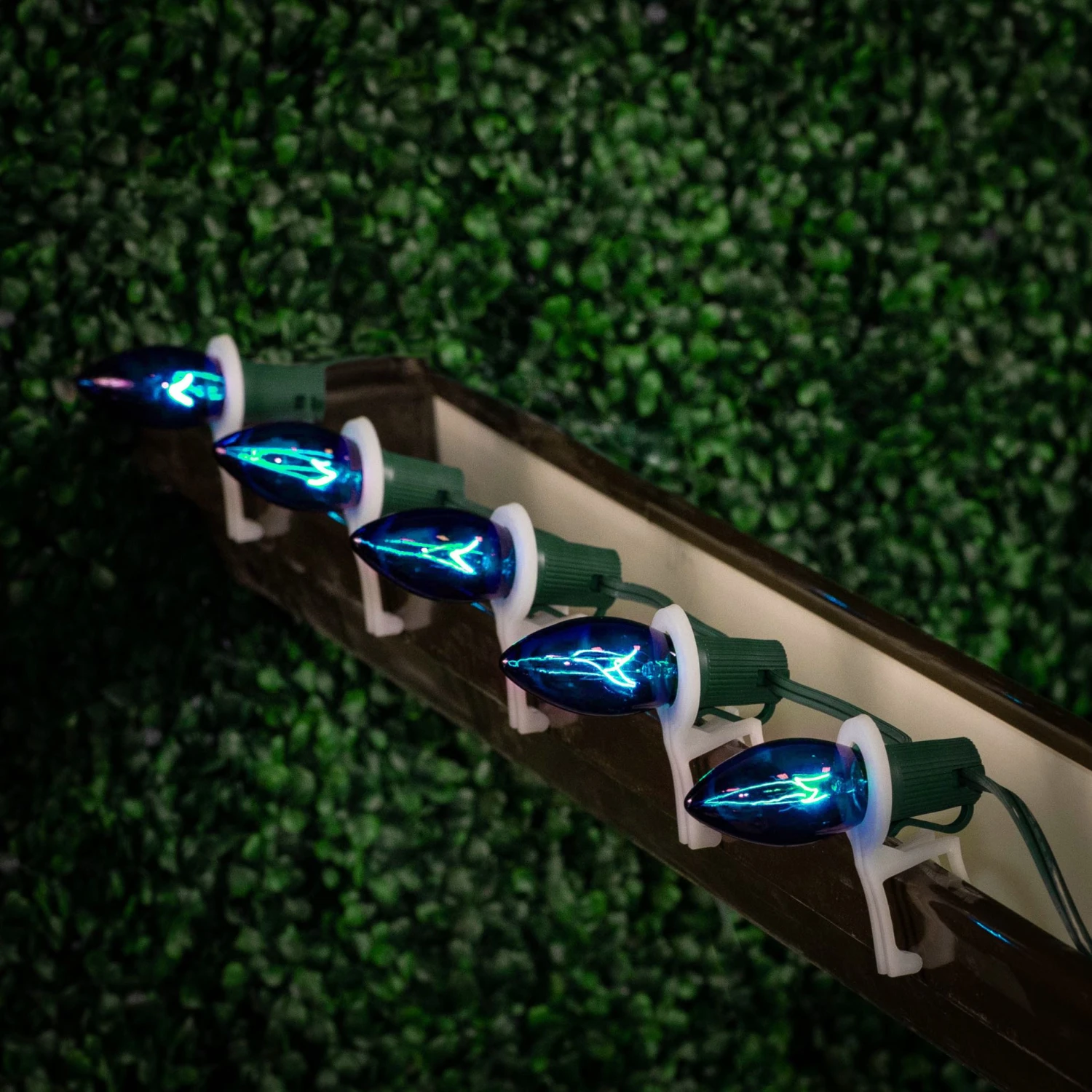 100 C9 Christmas Light Set - Blue Bulbs - Green Wire 8 100 C9 Christmas Light Set - Blue Bulbs - Green Wire - Image 8