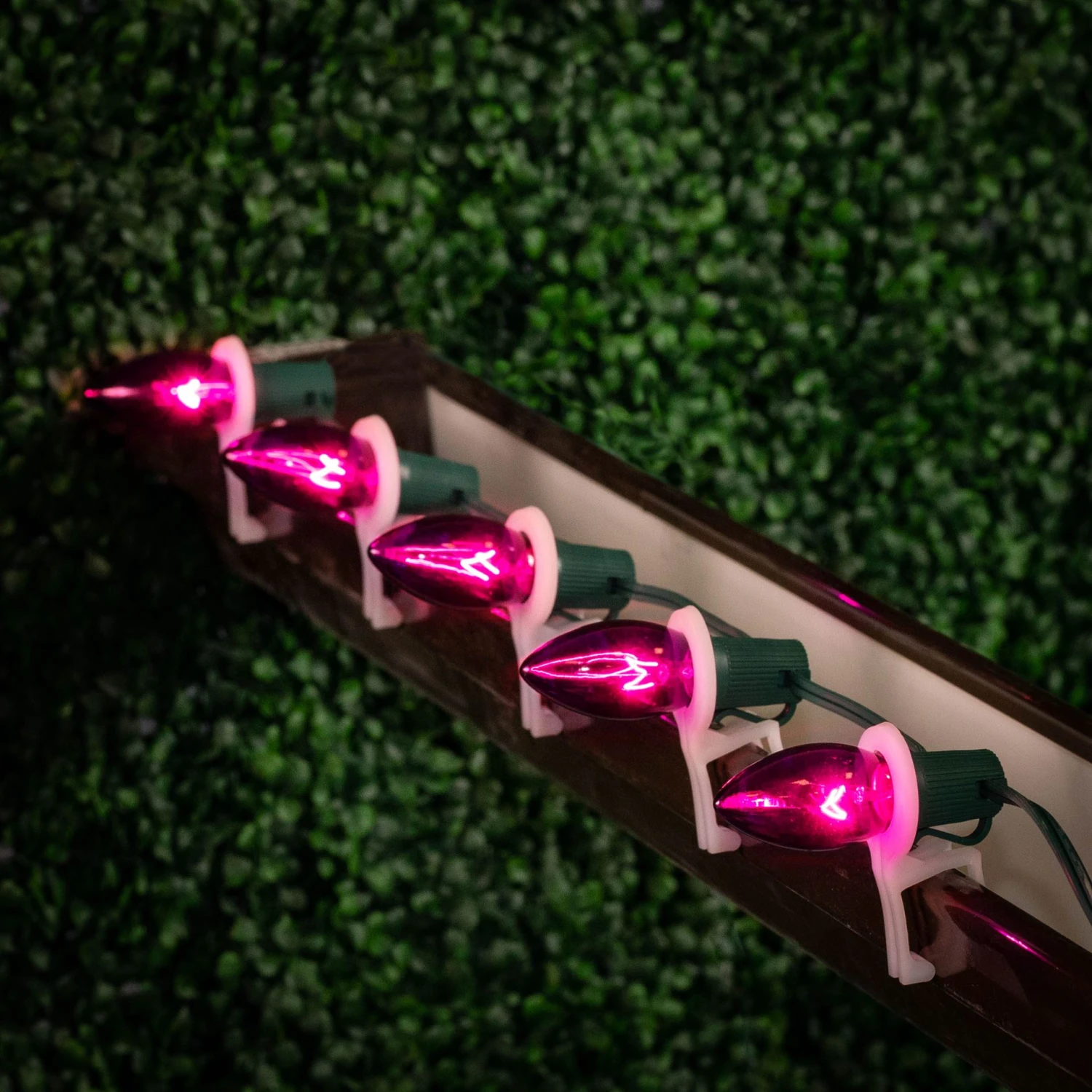 100 C9 Christmas Light Set - Pink Bulbs - Green Wire 8 100 C9 Christmas Light Set - Pink Bulbs - Green Wire - Image 8